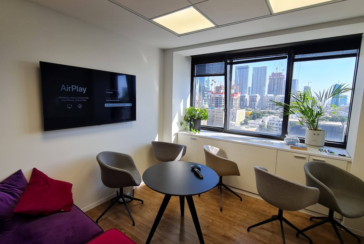 חדר ישיבות קטן