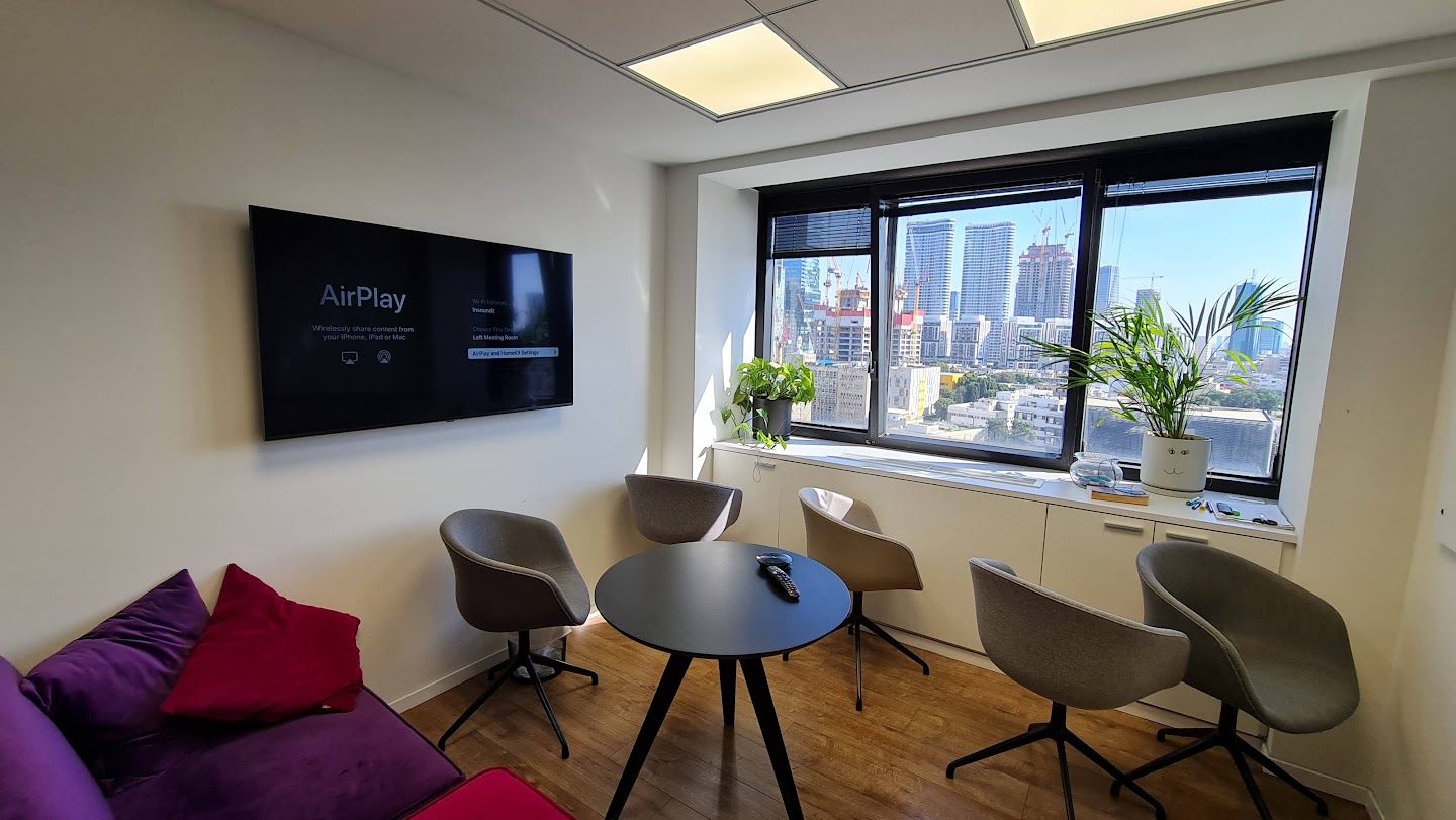 חדר ישיבות קטן