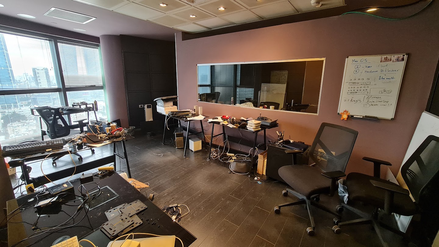 אחד מחדרי עבודה