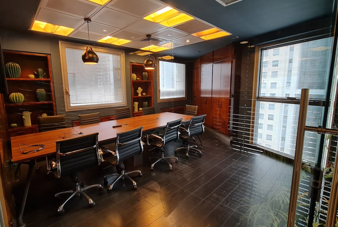 חדר ישיבות נוסף