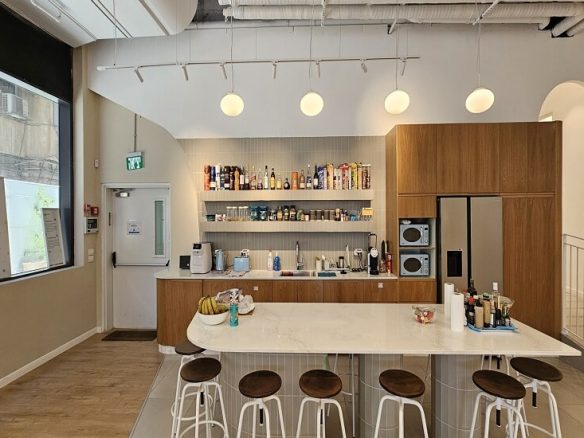 משרדים להשכרה בחסן ערפה 402 מר