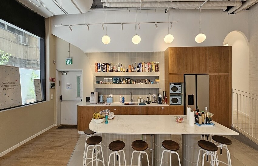 משרדים להשכרה בחסן ערפה 402 מר