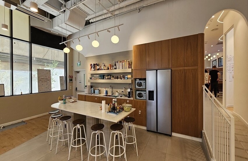 משרדים להשכרה בחסן ערפה 402 מר