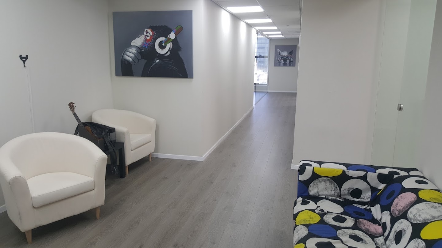 מסדרון ופינת ישיבה