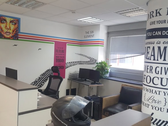 אופן ספייס עם עמדות עבודה