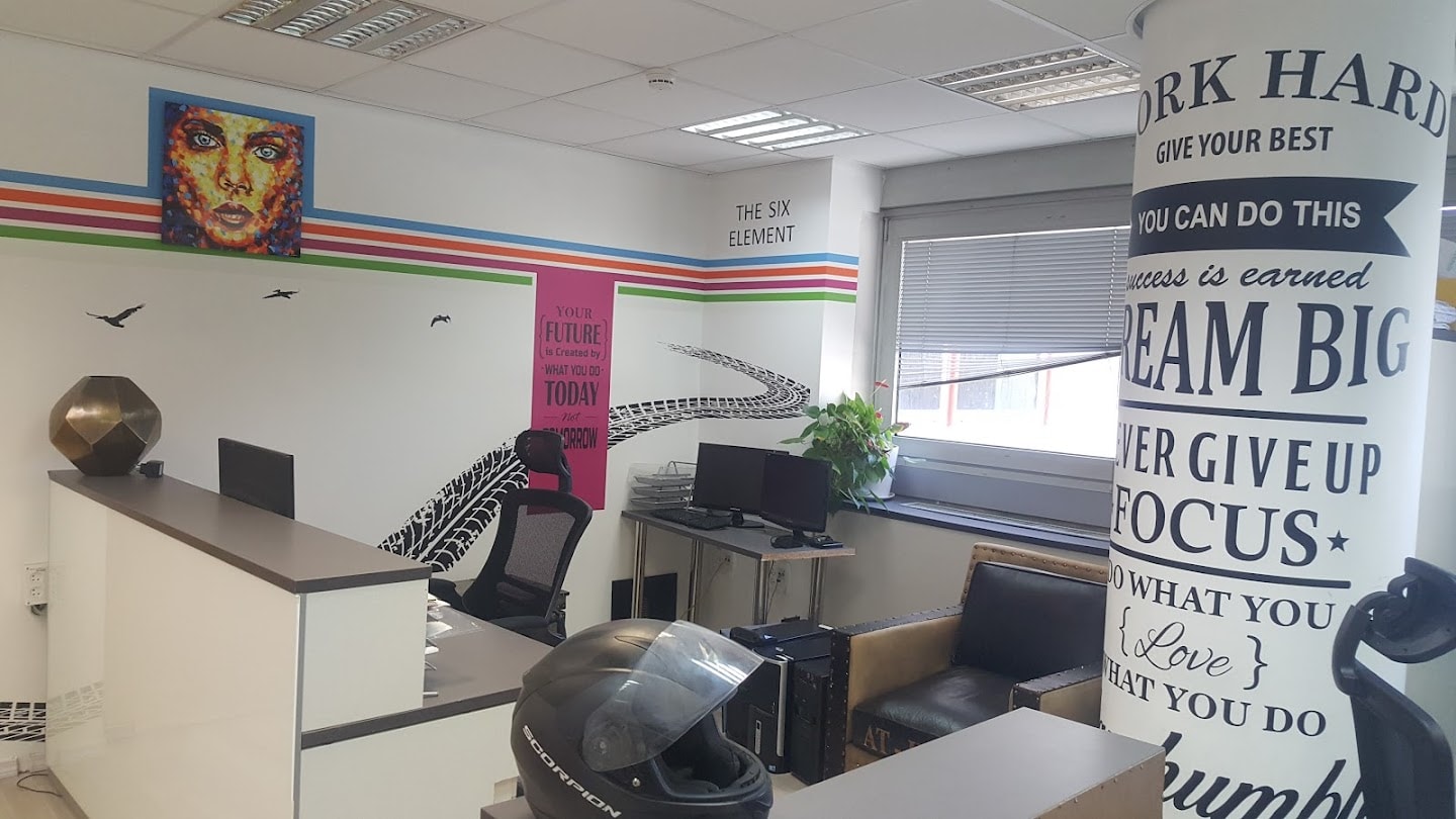 אופן ספייס עם עמדות עבודה