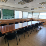 חדר ישיבות במשרד