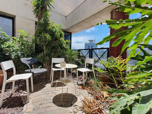 מרפסת פרטית