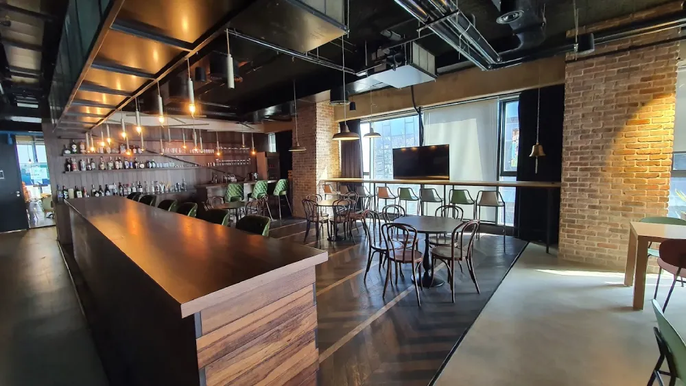 מטבח עם מקומות אוכל