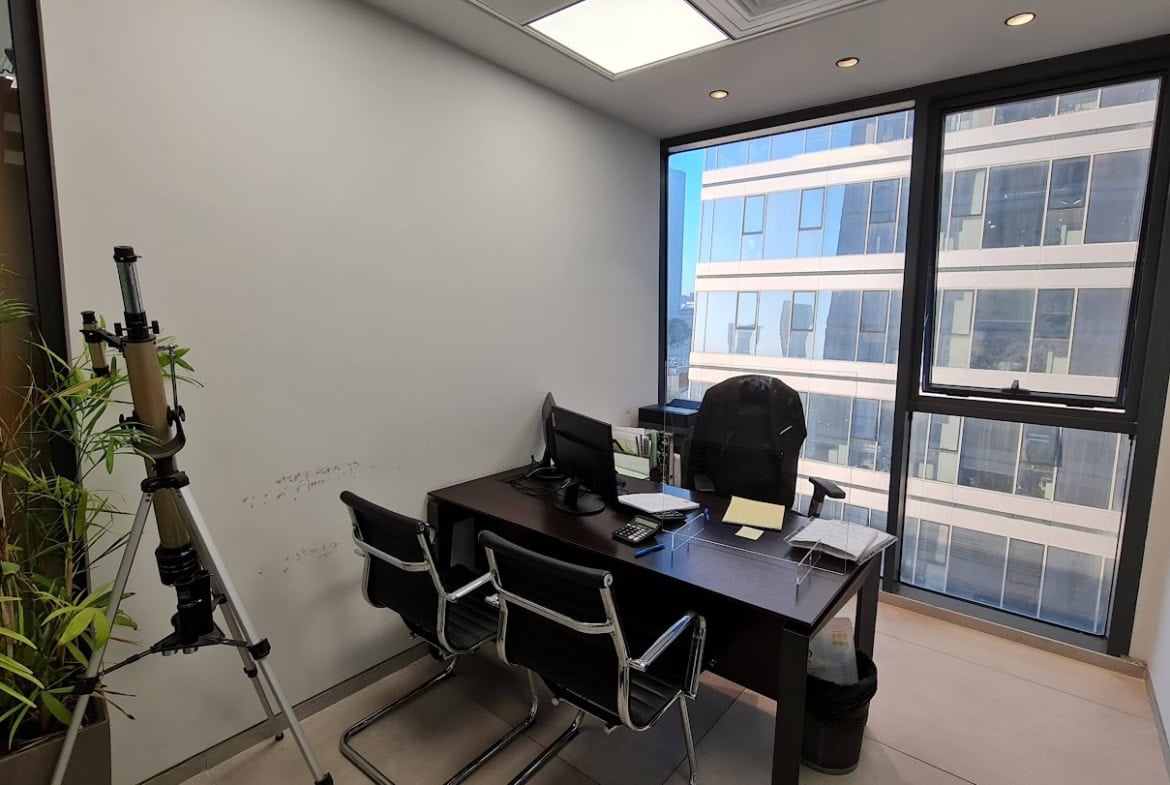 אחד מחדרי עבודה