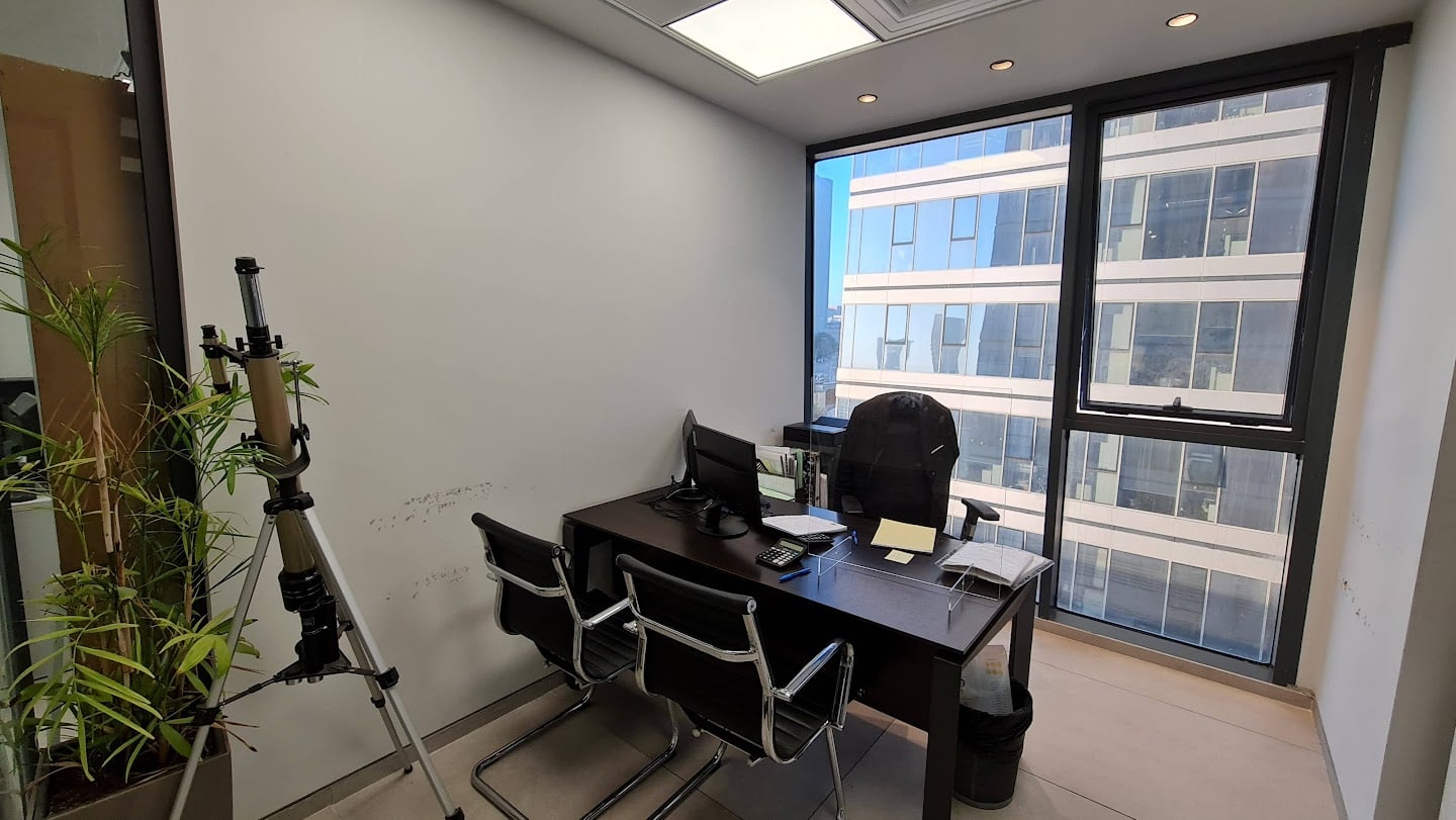 אחד מחדרי עבודה