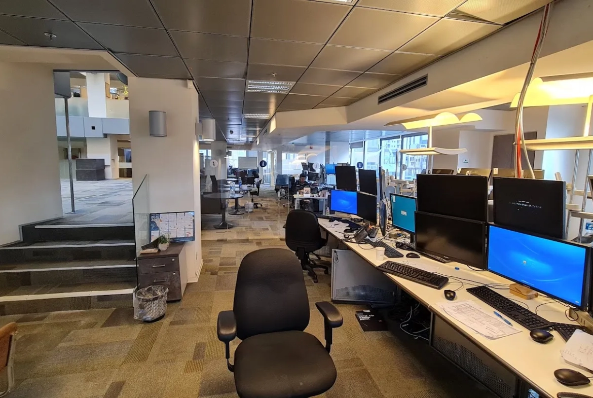 אופן ספייס וכניסה למשרד