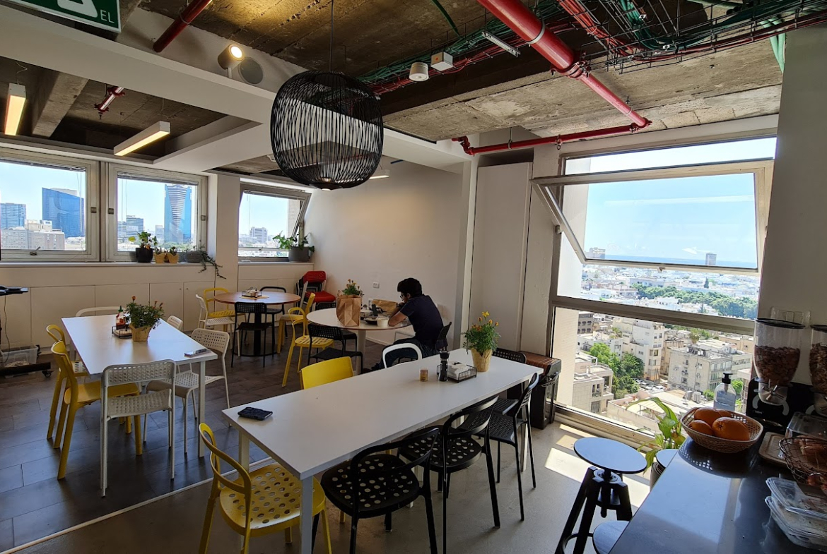 מטבח עם מקומות אוכל