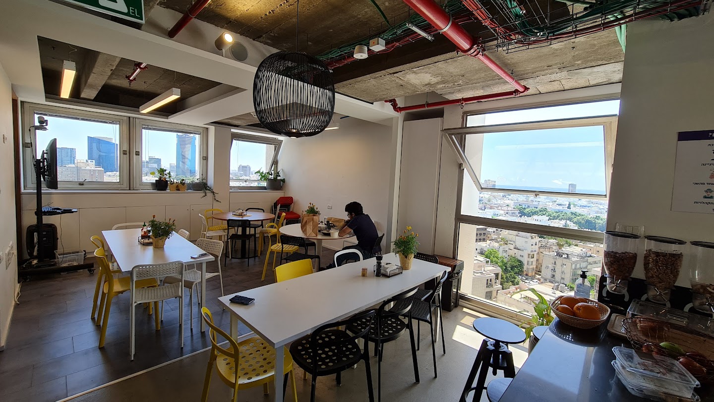 מטבח עם מקומות אוכל