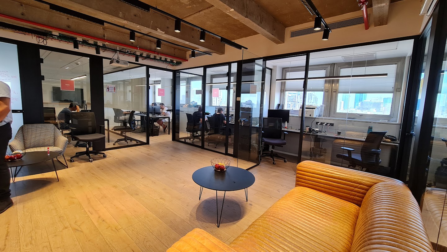 חדרי עבודה במשרד