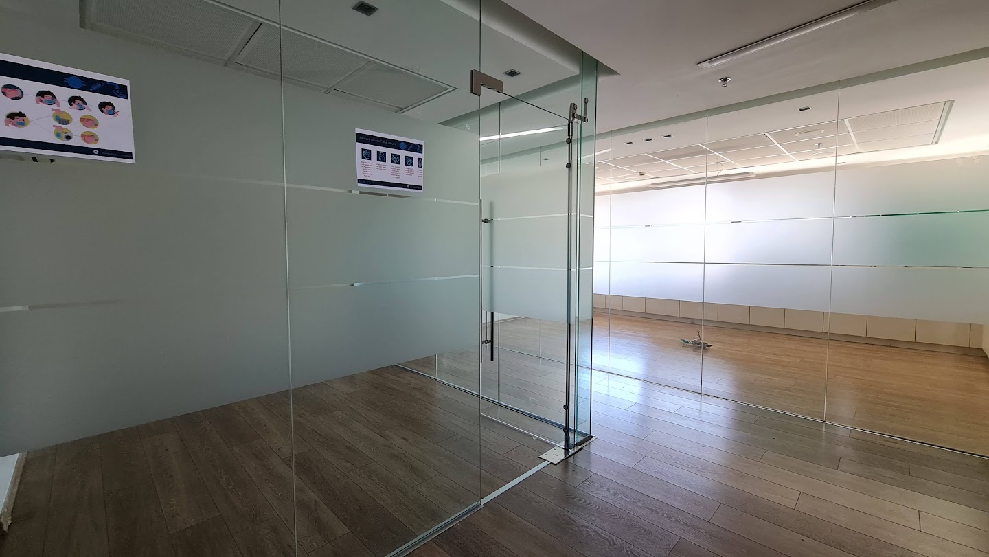 חלק מהמשרד- חדרי עבודה