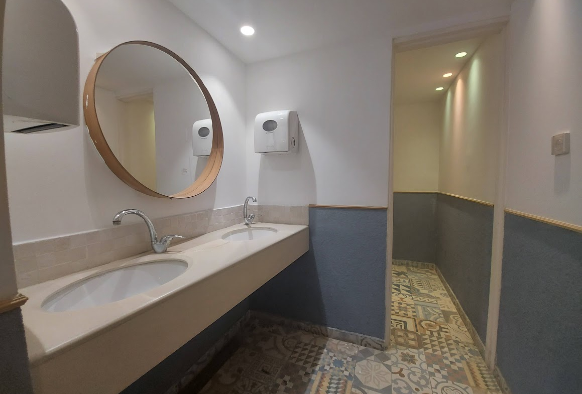 שירותים פרטים