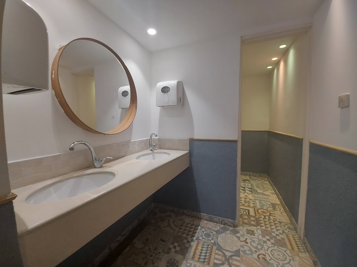 שירותים פרטים