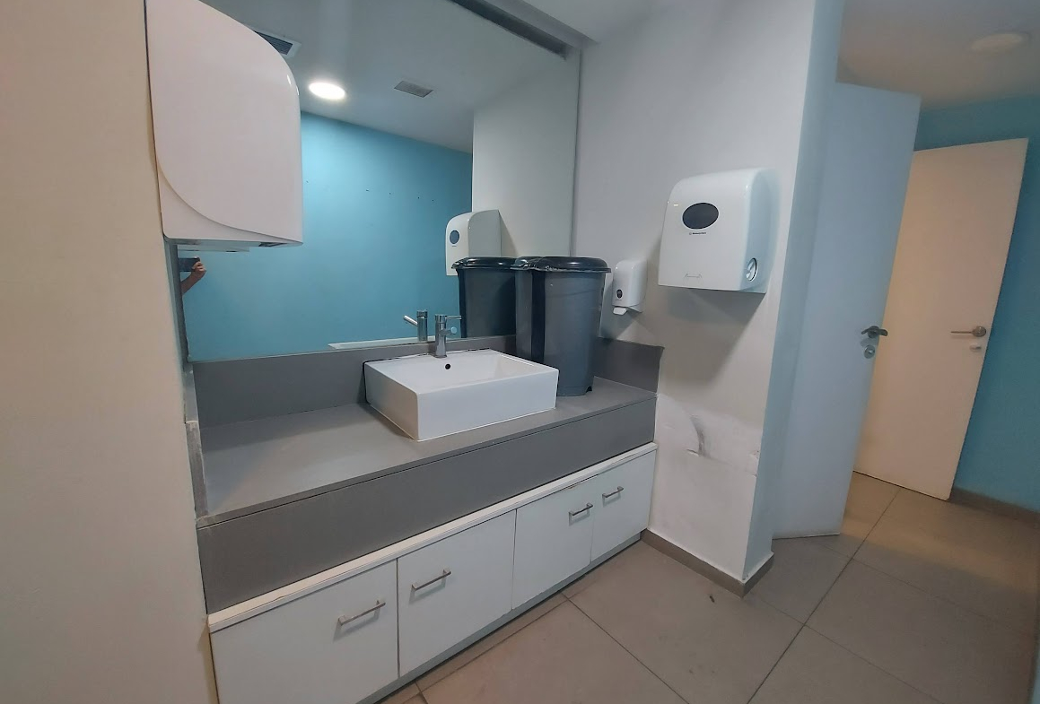 שירותים פרטים