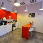 מטבח עם מקומות אוכל