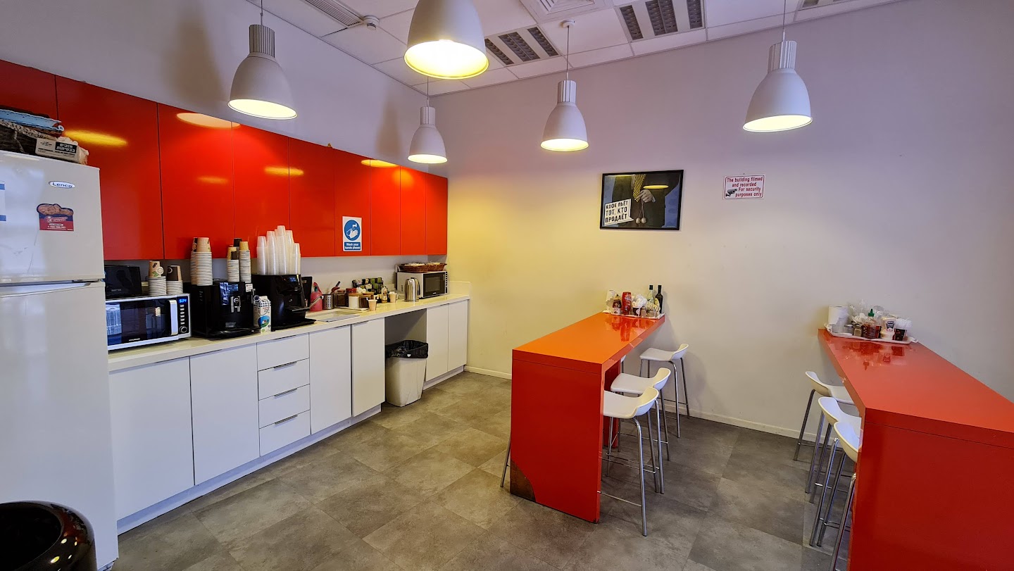 מטבח עם מקומות אוכל