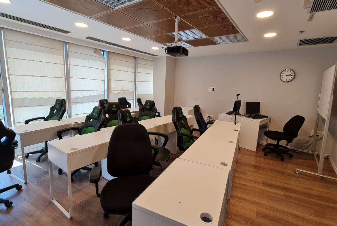 חדר עבודה גדול