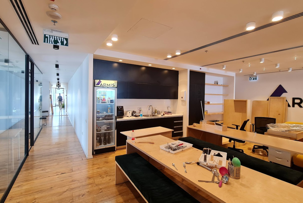 מטבח עם מקומות ישיבה