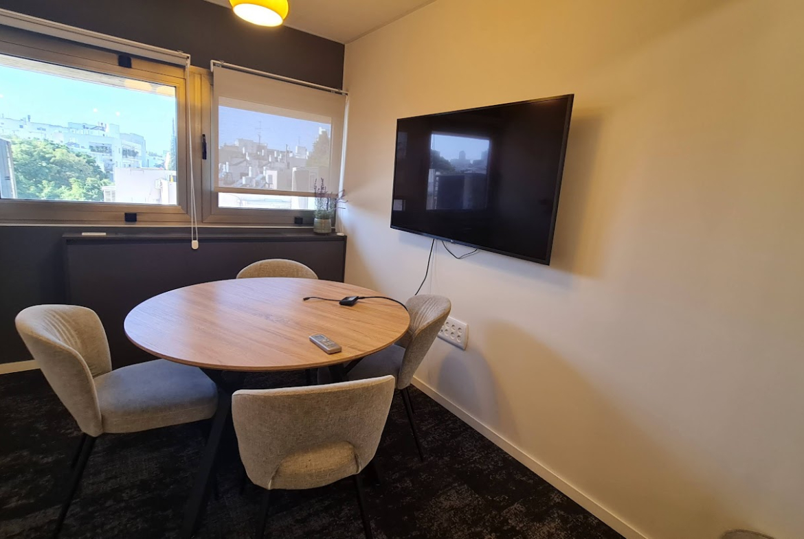 חדר ישיבות קטן