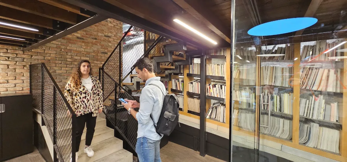 עליה לקומת גלריה עליה לקומת גלריה