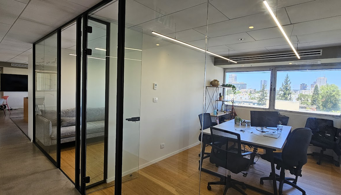 חדר ישיבות קטן/חדר צוות