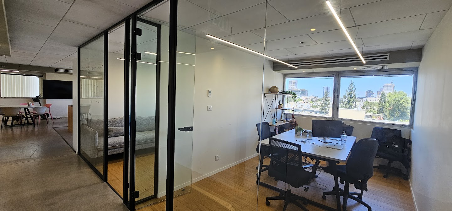 חדר ישיבות קטן/חדר צוות