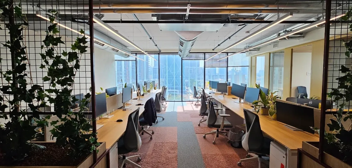 אופן ספייס עם עמדות עבודה