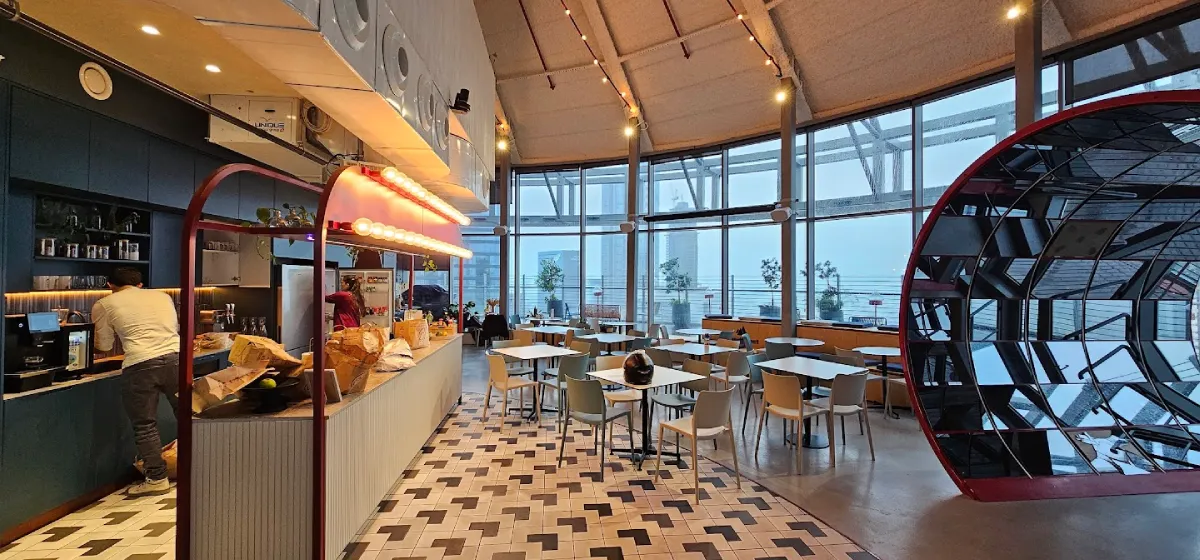 אזורי אוכל במרפסת אזורי אוכל במרפסת