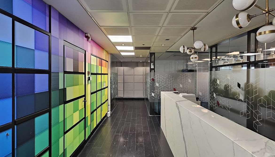 כניסה למשרד- עמדת קבלה