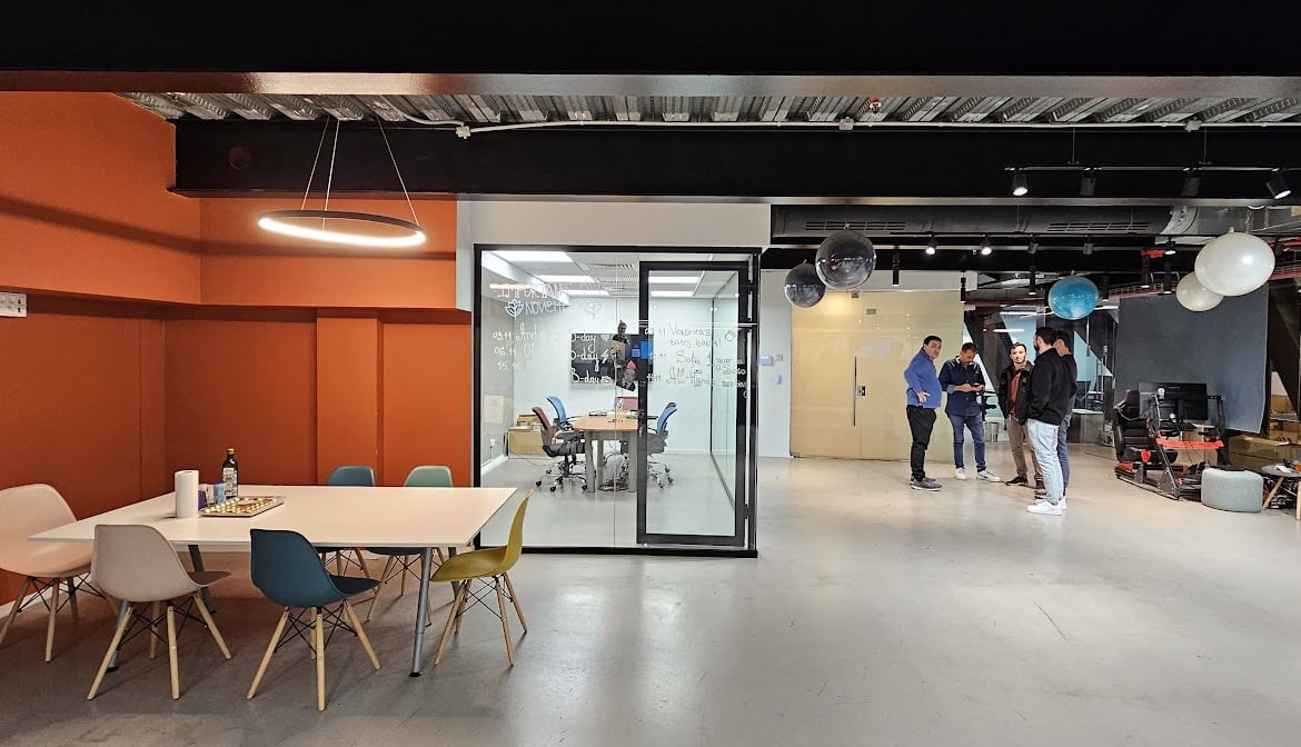 פינת אוכל וחדר ישיבות