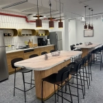 מטבח עם מקומות אוכל