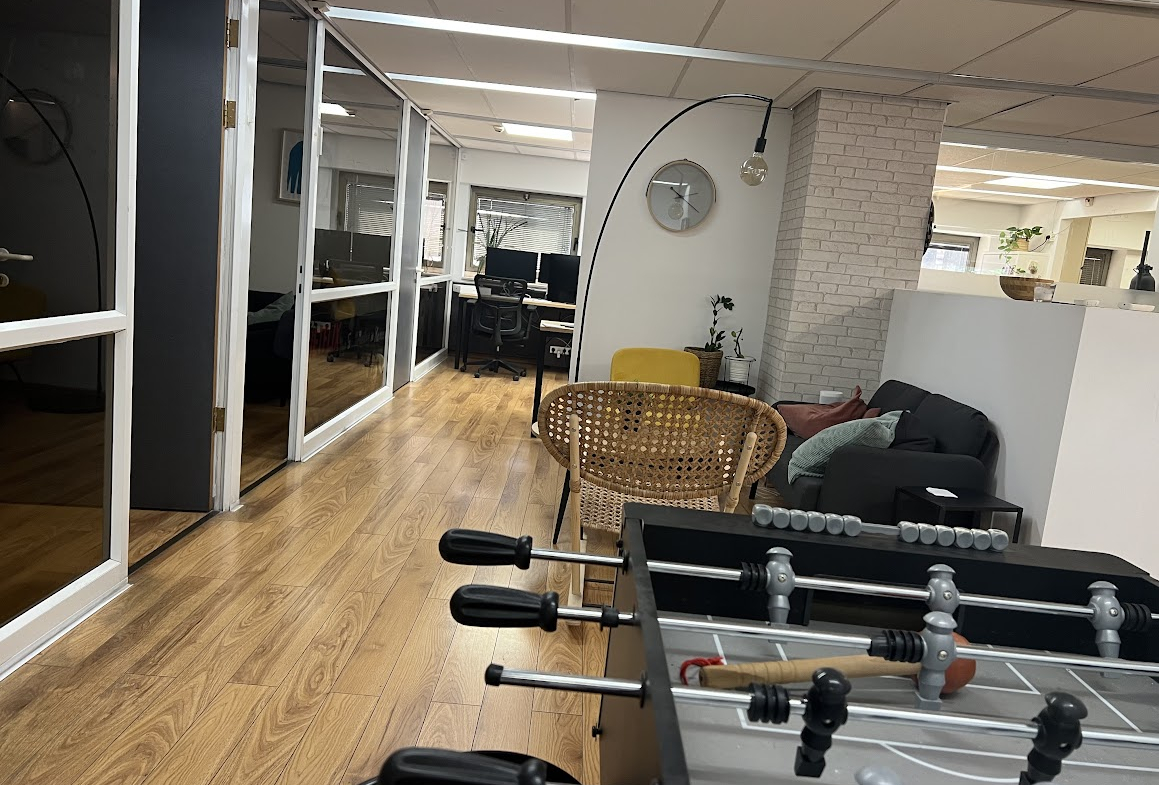 אזור מנוחה וחלוקה לחדרים.