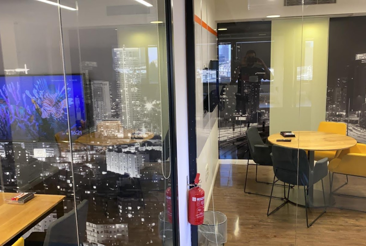 חדר עבודה וחדר ישיבות