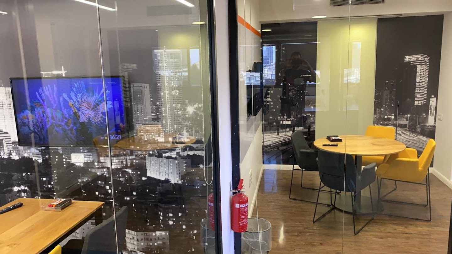 חדר עבודה וחדר ישיבות