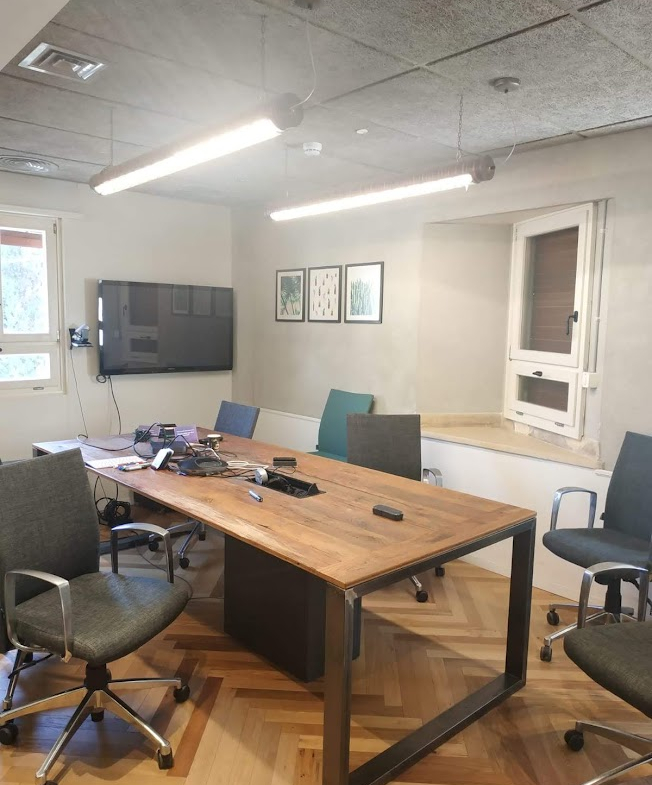 אחד מחדרי עבודה/חדר צוות