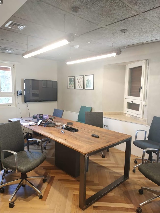 אחד מחדרי עבודה/חדר צוות