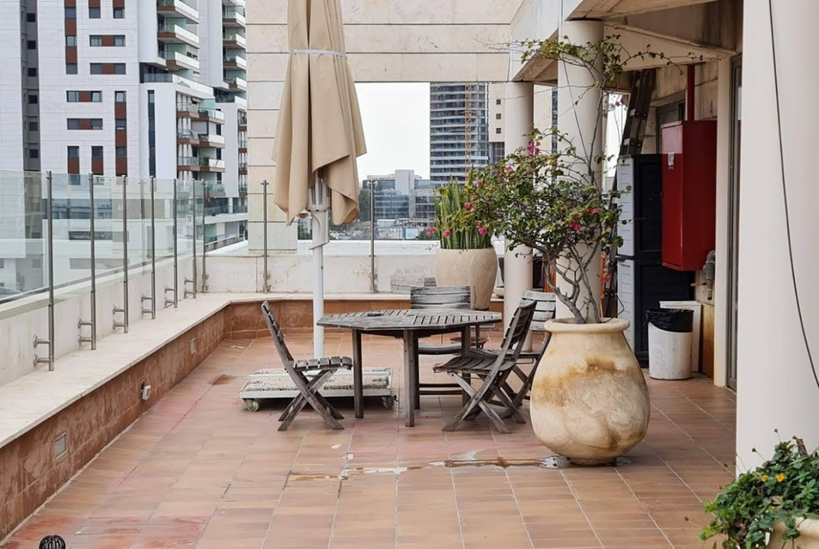 מרפסת פרטית