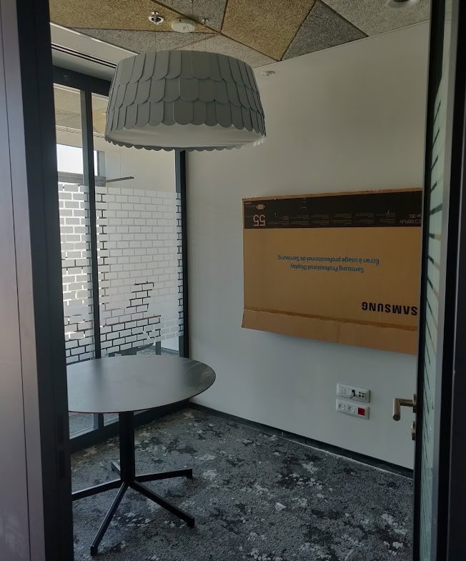 חדר עבודה/חדר ישיבות קטן