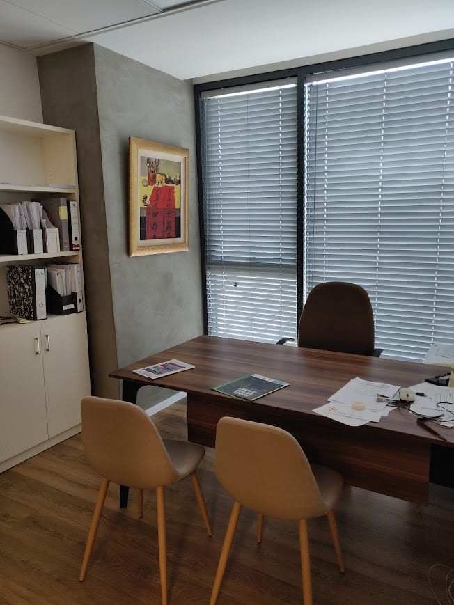 אחד מחדרי עבודה