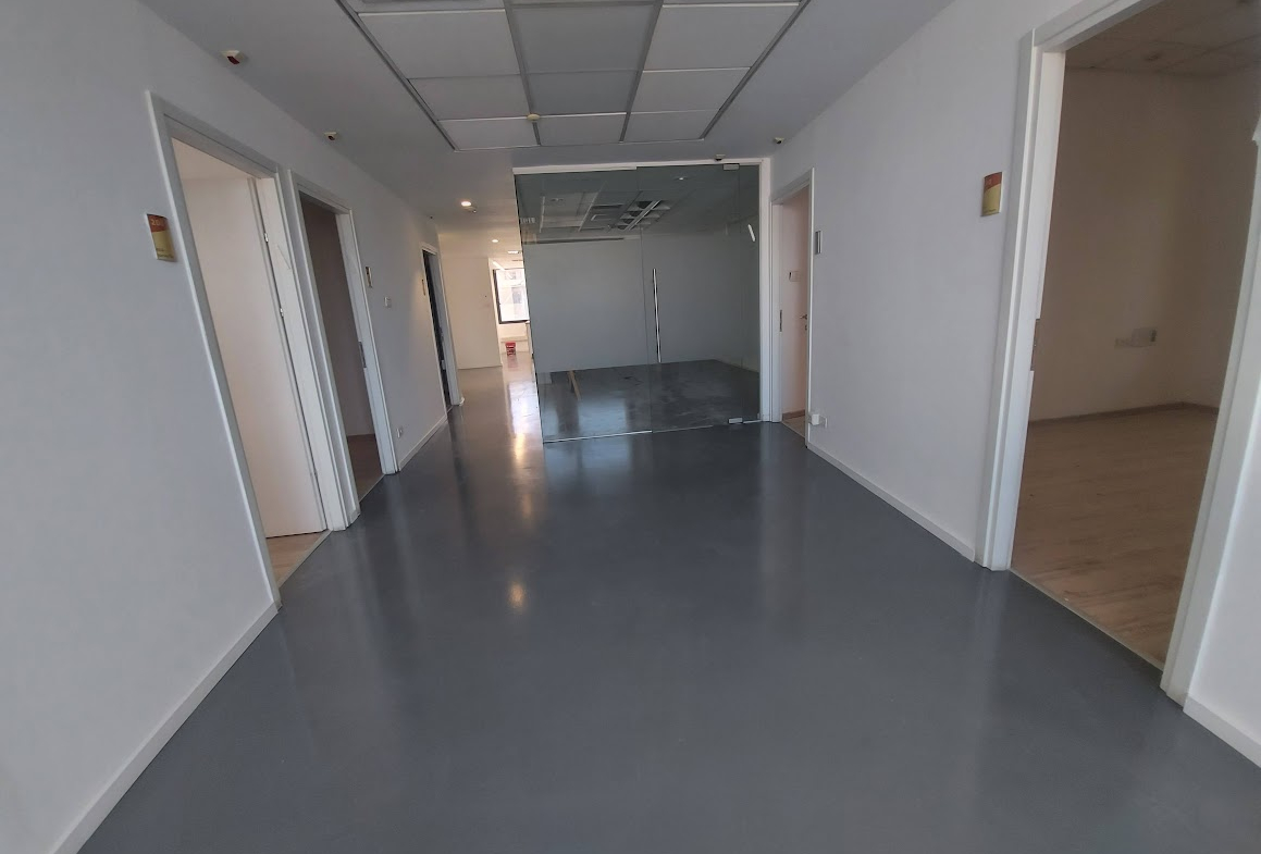 כניסה לחדרים (שטח שניתן להשתמש לפינות אוכל/לאונג'