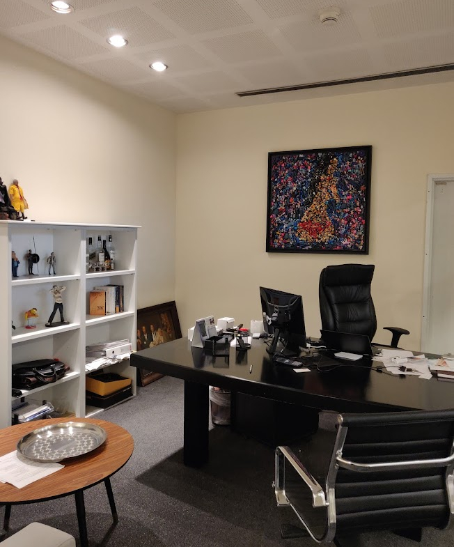 אחד מחדרי עבודה