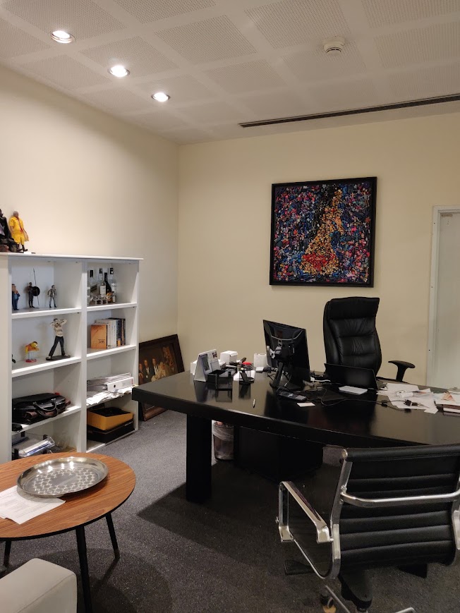 אחד מחדרי עבודה