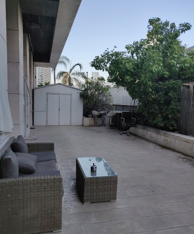 מרפסת פרטית