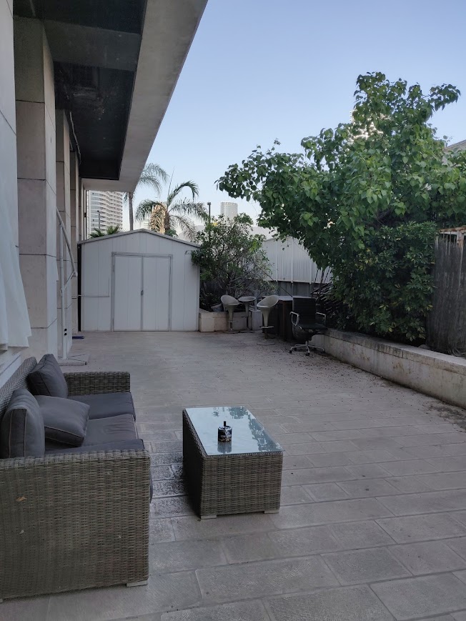 מרפסת פרטית