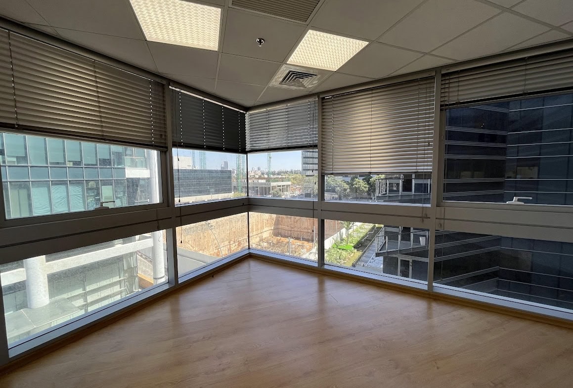 חדר עבודה גדול